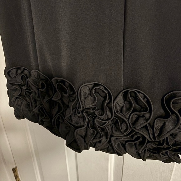 Donna Rico black sleeveless ruffle hem dress - Picture 5 of 9
